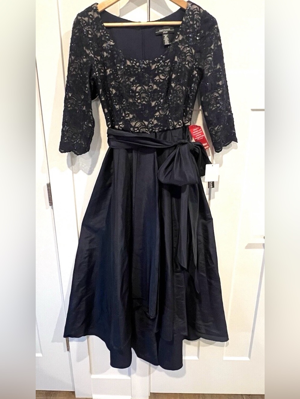 New R&M Richards Navy Lace Appliqué 8 Petite Dress sequin